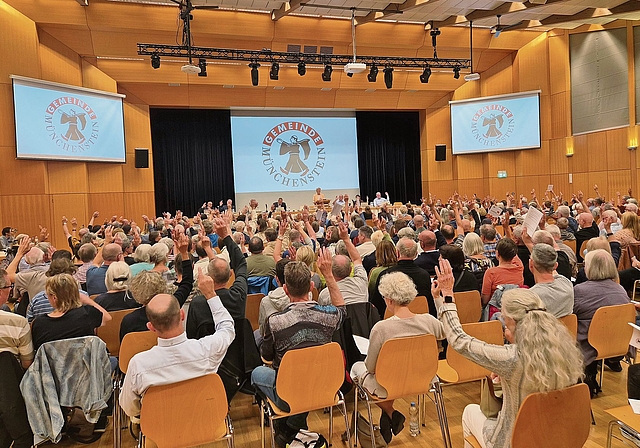 Gemeindeversammlung bleibt erhalten: Der Antrag zur Wiedereinführung eines Einwohnerrats blieb chancenlos. Foto: Tobias Gfeller