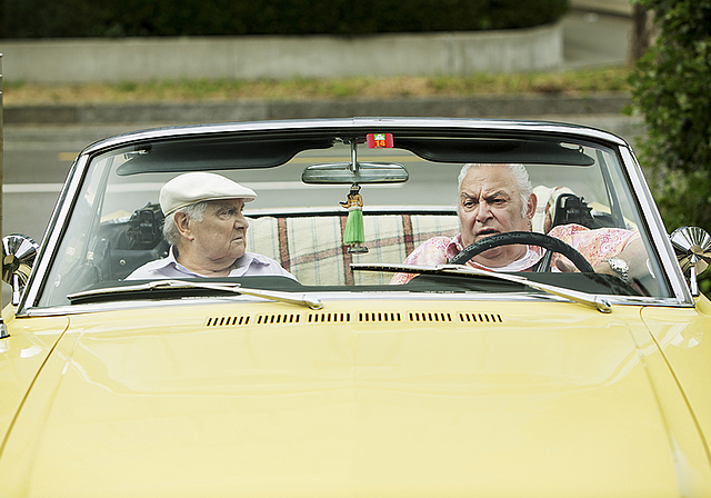 Letzter gemeinsamer Film: Volksschauspieler Jörg Schneider und der mittlerweile verstorbene Mathias Gnädinger sind die Protagonisten von «Usfahrt Oerlike».  Foto: Frenetic Films