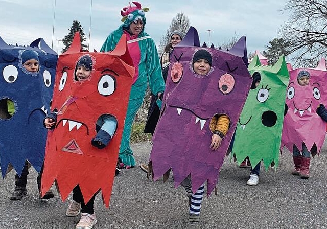 Geistreiche Kostüme an der Kinderfasnacht: Eher herzerwärmend als furchteinflössend. Fotos: Florin Bürgler
