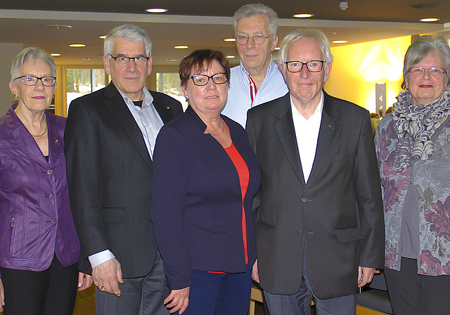 Der neue Vorstand des Seniorenvereins (v. l.): Marie-Louise Rebmann, Francise Zehnder, Margrit Schärer, Bernhard Zwicky, Toni Fritschi und Vreni Zwicky.  Foto: Tobias Gfeller