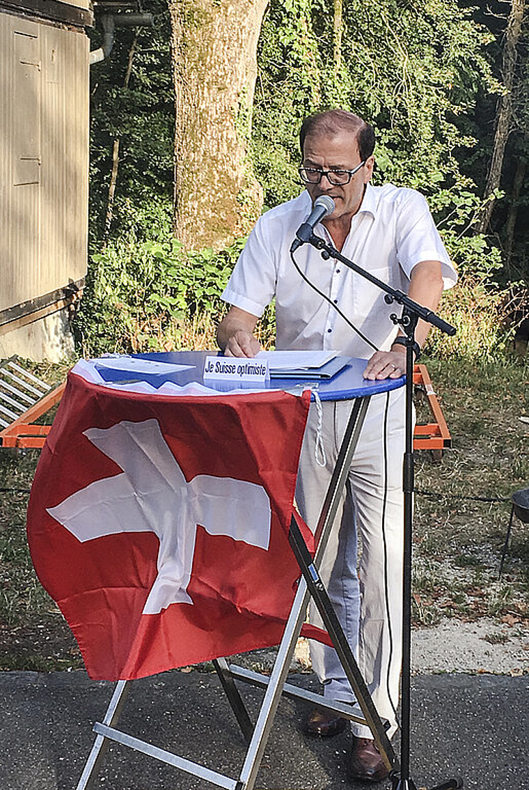 Diesmal ganz einfach: Der Gemeindepräsident gab sich in seiner Rede positiv gestimmt.  Foto: Caspar Reimer