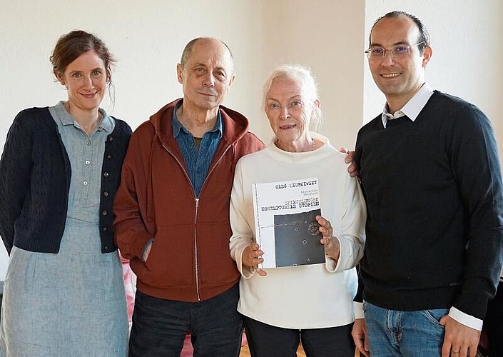 Buchvorstellung im Rahmen der Ausstellung: (v. l.) Judith Schifferle (Literaturwissenschafterin), Künstler Oleg Ljubkiwsky, Dorothea Deimann (Präsidentin Kunst Raum Rhein) und Simon Mugier (Geschäftsführer Kunst Raum Rhein).Foto: Tobias Gfeller