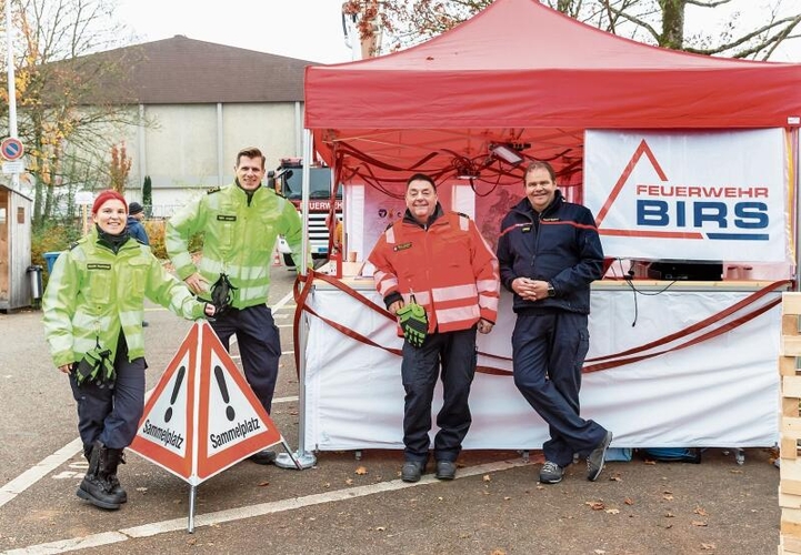 Da, wenn’s brennt: Die Feuerwehr Birs stellte sich und ihre Fahrzeuge vor. Foto: Claudia Schreiber