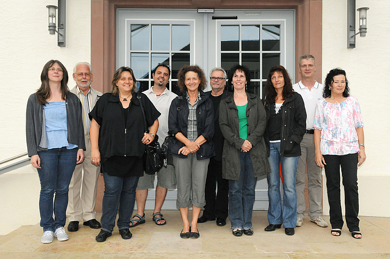 Beleben das Aescher Dorf: Das OK Kunsthandwerkermärt um Isabelle Wipf (3. v. l.) hofft auf eine erfolgreiche Première.  Foto: ZVG