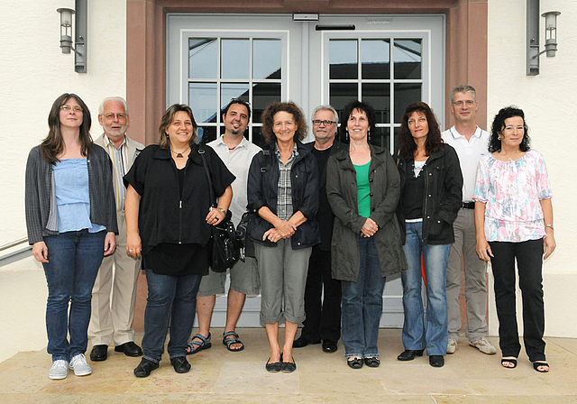 Beleben das Aescher Dorf: Das OK Kunsthandwerkermärt um Isabelle Wipf (3. v. l.) hofft auf eine erfolgreiche Première.  Foto: ZVG