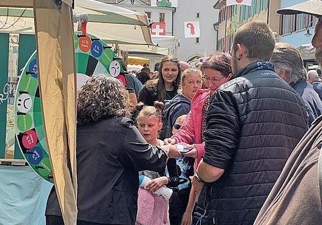 Andrang: Viele wollten ihr Glück beim Glücksrad versuchen.
