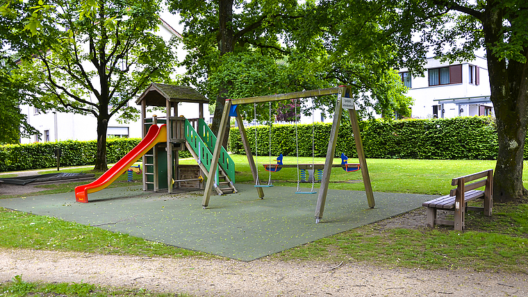 Naturelemente und Plätze zum Picknicken: In Zukunft sollen die Aescher Spielplätze Kindern und ihren Eltern mehr bieten als nur ein paar Spielgeräte.   Foto: Fabia Maieroni