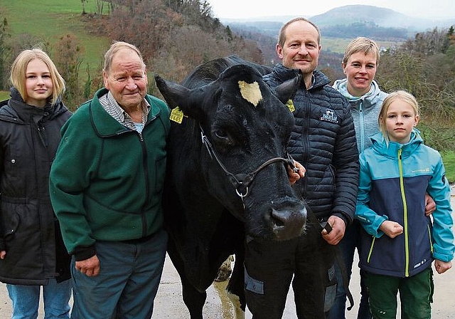 Orina mit ihrer Familie: (v.l.) Lorena, Arnold, Armin, Andrea und Julia Odermatt aus Liesberg (auf dem Bild fehlen Adrian (20), Sandra (18) und Jonas (17). Foto: Benildis Bentolila