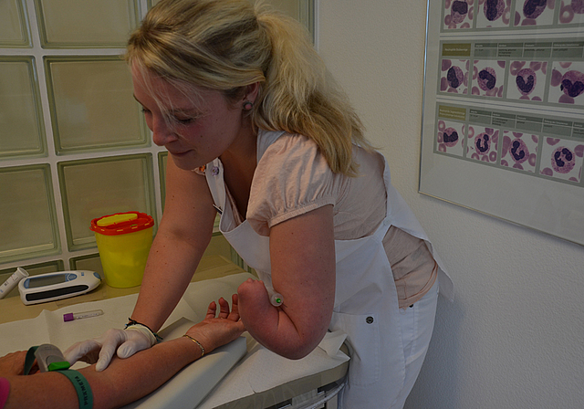 Selbstständig: Janine Schöpfer bei der Arbeit. Foto: Jay Altenbach