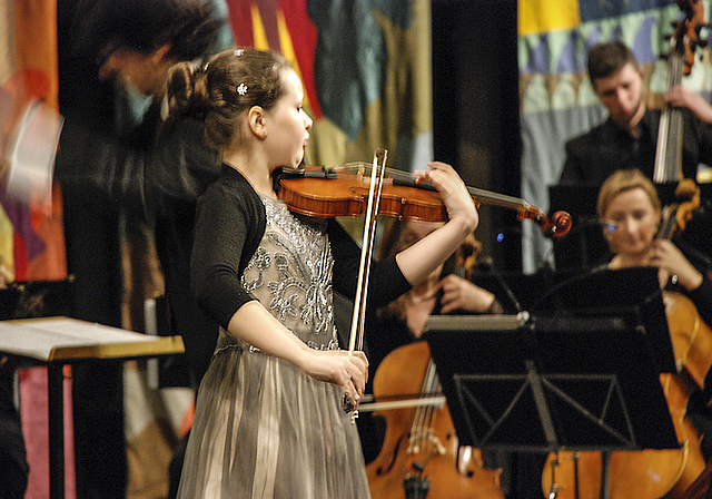 Verbindet Talent und Fleiss: Anna Schultsz interpretiert die Romanze in G-Dur von Johann Svendsen. Foto: Thomas Brunnschweiler