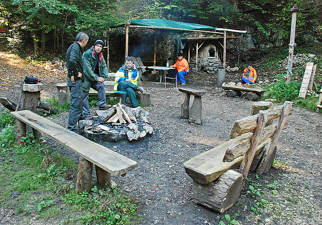 Waldplatz im alten Steinbruch: Viel Freiraum zum Atmen, Arbeiten und Entspannen. Foto: Thomas Brunnschweiler