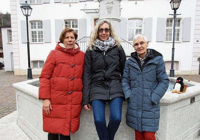 Startklar: (v. l.) Anja Piazza, Katinka Middel und Agnes Kaelin führen den Flohmarkt in die Zukunft. Foto: zVg