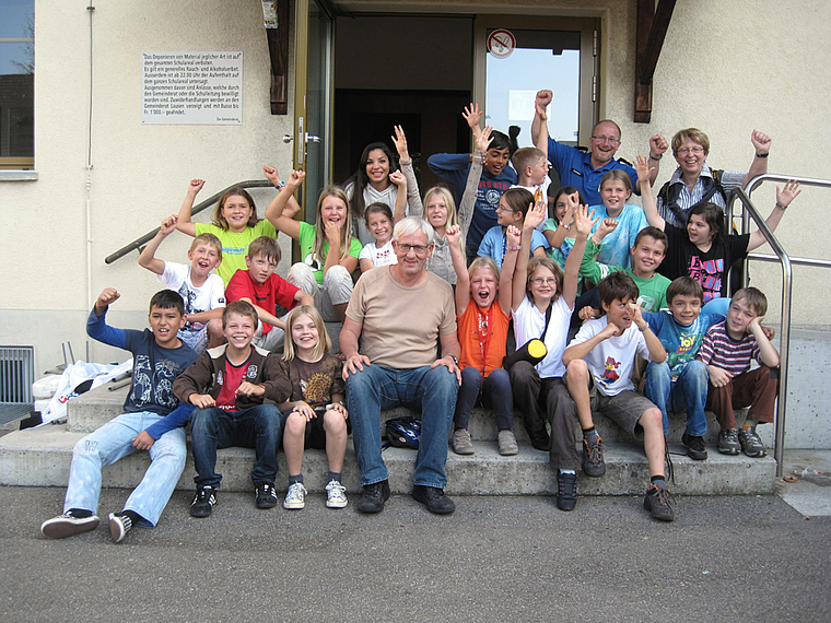 Die Klasse 4d der Primarschule Neumatt: Auch 2011 holten Aescher Schüler den Titel im Geschicklichkeitsfahren auf zwei Rädern. Foto: ZVG