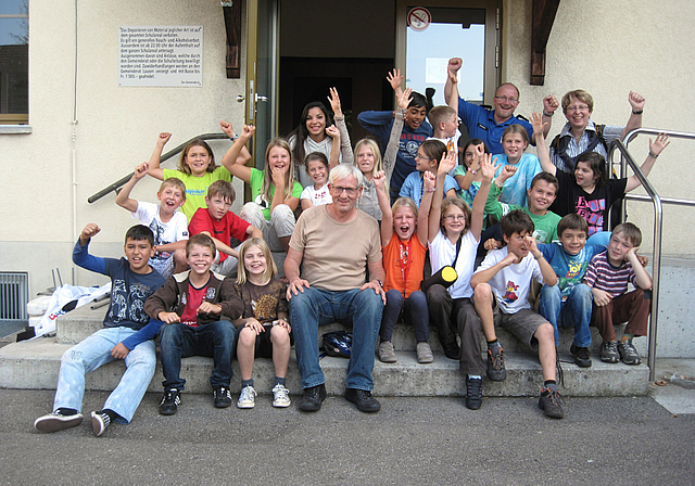 Die Klasse 4d der Primarschule Neumatt: Auch 2011 holten Aescher Schüler den Titel im Geschicklichkeitsfahren auf zwei Rädern. Foto: ZVG