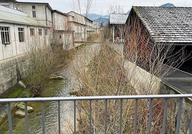 Aus dem Wunsch der Querverbindung wird nichts: Die Planer möchten im Teilleitbild Isola-Areal nur noch für Radfahrer und Fussgänger ein Wegnetz. Foto: Bea Asper