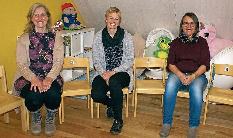 Freuen sich über das gelungene Projekt: (v.l.) Kindergärtnerin Barbara Linder, Gemeinderätin Andrea Odermatt und Kindergärtnerin Andrea Furler. Foto: Jürg Jeanloz