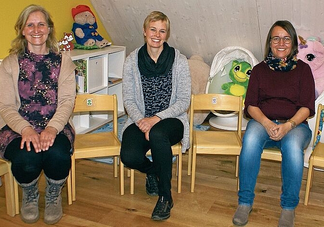 Freuen sich über das gelungene Projekt: (v.l.) Kindergärtnerin Barbara Linder, Gemeinderätin Andrea Odermatt und Kindergärtnerin Andrea Furler. Foto: Jürg Jeanloz