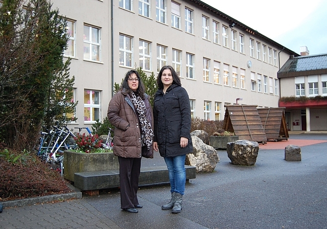 Reinach hat die Wahl: Nathalie Dessemontet (SP, l.) und Kalinka Marchesi (parteilos) möchten sich für die Schule einsetzen.
