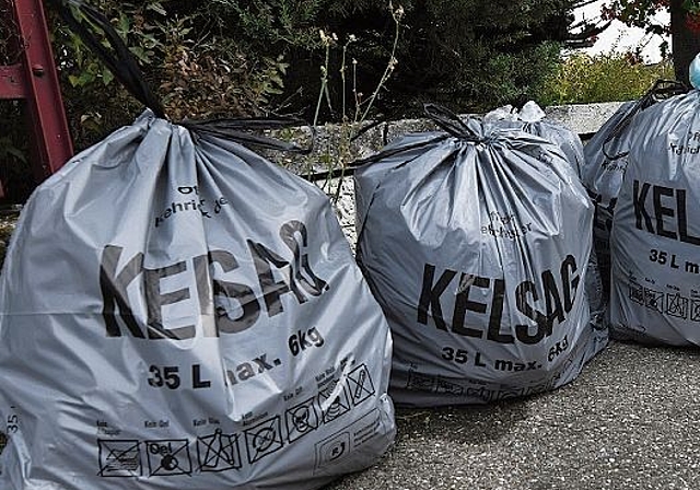 Abfallentsorgung: Der direkte Weg nach Basel in die Kehrichtverbrennungsanlage könnte sich als der günstigere herausstellen. Foto: Archiv