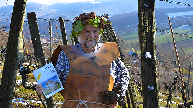 Im «Wegweiser» hats der Räbgäischt entdeckt: «Am zehnte Hornig gnau am zwei, stoot uf em Schlossplatz gross und chlei.»  Foto: Thomas Kramer