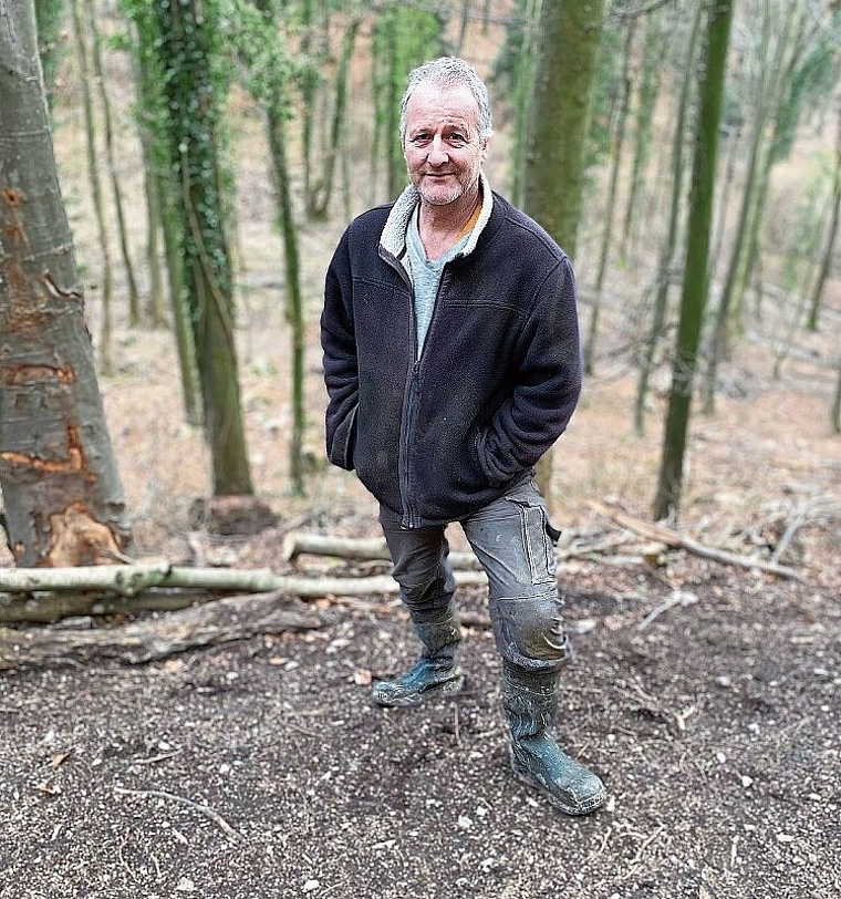 Vor Ort: Felix Gebhardt ist für die Parzelle verantwortlich. Foto: Bea Asper