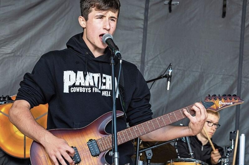 Sorgten für Stimmung auf der Dorfbühne: die Bands der Musikschule Reinach. 
         
         
            Foto: Foto Nuccio