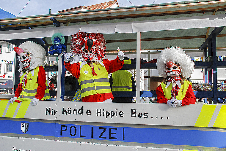 Oserclique Rynach: Ärgerten sich über den neuen «Luxuswagen» der Polizei und spielten mit dem Dodo-Hit «Hippie-Bus».  Fotos: Thomas Brunnschweiler