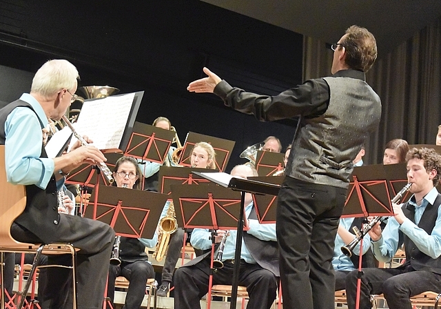 Gaben «The Phantom of the Opera»: Musikverein und Jugendmusik unter der Leitung von Thomas Schild . Foto: Bea Asper