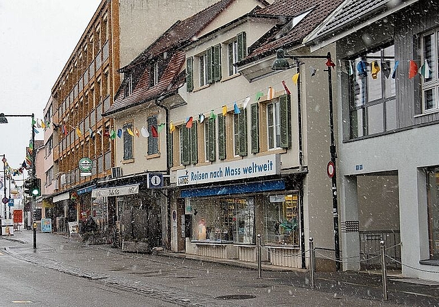 Einschneidende Massnahmen: Einige Branchen sind von der Krise stärker betroffen als andere. Foto: Tobias Gfeller