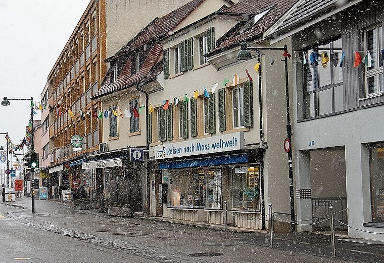 Einschneidende Massnahmen: Einige Branchen sind von der Krise stärker betroffen als andere. Foto: Tobias Gfeller