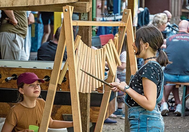 Spiel und Spass garantiert: Die kleinen und grösseren Robianer und Robianerinnen genossen die unzähligen Attraktionen. Fotos: Heiner Leuthardt