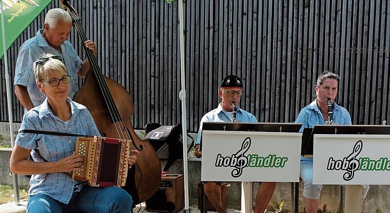 Die Hobländler: (v. l.) Fränzi Widmer (Schwyzerörgeli), Franz Biétry (Bass), Markus Meyer und Gina Palladino (Klarinette). Foto: Thomas Brunnschwiler