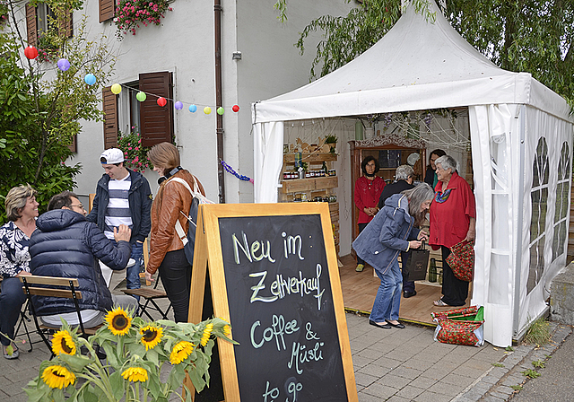 Selbstgemachtes aus Küche und Werkstatt: Das gibts im Verkaufszelt des Wydehöfli an der Birseckstrasse 82.  Foto: Thomas Kramer