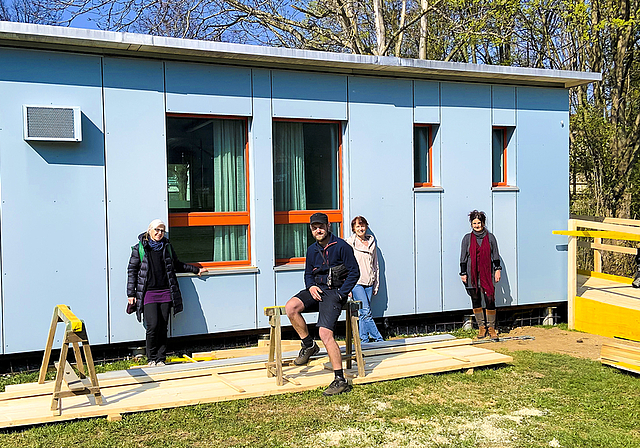 Bald bereit:  (v. links) Fränzi Hagen, Daniel Hostettler, Gaby Meyer und Cécile Bühlmann Huber freuen sich, den Kindertreff nach der Corona-Krise zu eröffnen.   Foto: Caspar Reimer