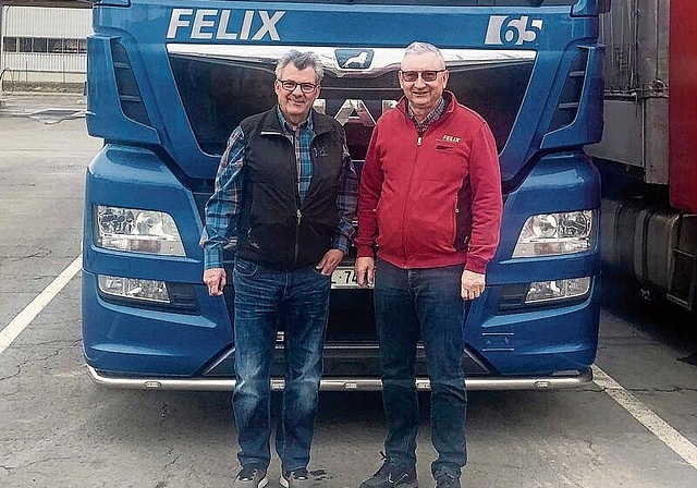 Transport von Hilfsgütern: Der Geschäftsführer Hanspeter Felix (r.) ist mit seinem Schwager Christian Saner an die Grenze der Ukraine gefahren. Foto: Gaby Walther