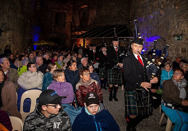 <em>Trommeln nicht nur auf Trommeln: </em>Die Tambourengruppe der Stadtmusik Laufen.<em>Foto: Martin Staub</em>