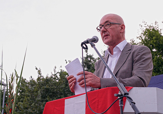 Eindringlich: Regierungspräsident Isaac Reber hielt an der 1.-August-Feier in Reinach ein Plädoyer gegen den Stillstand, womit auch er auch das Baselbiet meinte.  Foto: Lukas Hausendorf