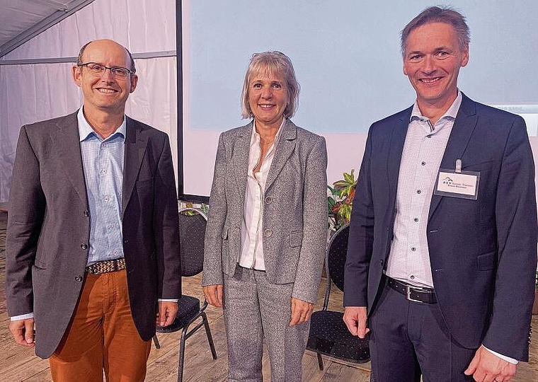 Wenn der Strom ausgeht: Rede und Antwort zu diesem Thema standen Lukas Küng (l.), Leiter der Ostral, und Volkswirtschaftsdirektorin Brigit Wyss auf Einladung von Präsident Roman Baumann. Foto: Bea Asper