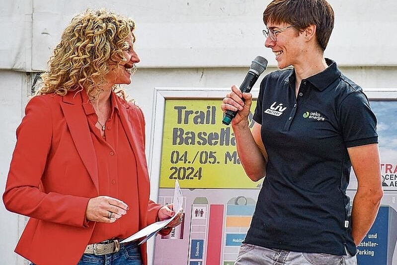 Im Gespräch: Moderatorin Susanne Hueber (l.) und ­Olympiamedaillengewinnerin Linda Indergand. Foto: Kirstin Burr