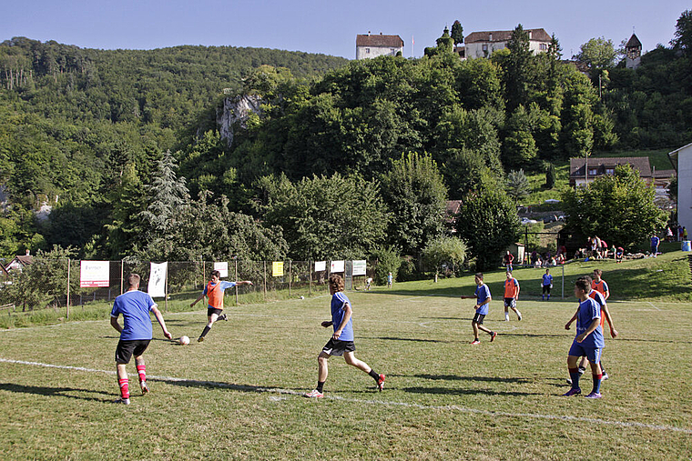 Begeisternde Fussballspiele: Die wichtigste Disziplin am alljährlichen Burg-Cup.  Foto: Martin Staub