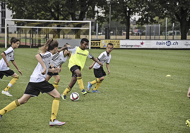 Zug aufs Tor: Ein feines Dribbling im Mittelfeld düpiert die vier Verteidiger/-innen.  Foto: ZVG FC Aesch