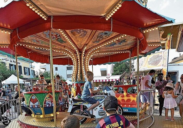 Wie eine Mini-«Herbschtmäss», aber im Sommer: Der Portiunkula-Markt auf Dornacher und Aescher Boden lockt mit vielen Attraktionen. Foto: Juri Junkov/Archiv