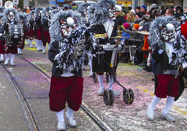 Aktiv und belebend: Fasnachtsvereine wie hier die Graffitispukker an der vergangenen Fasnacht mischen das Reinacher Vereinsleben mächtig auf. Auch am Jubiläumsfest der IGOR werden sie zu hören und zu sehen sein.  Foto: Archiv Wochenblatt/Caspar Re