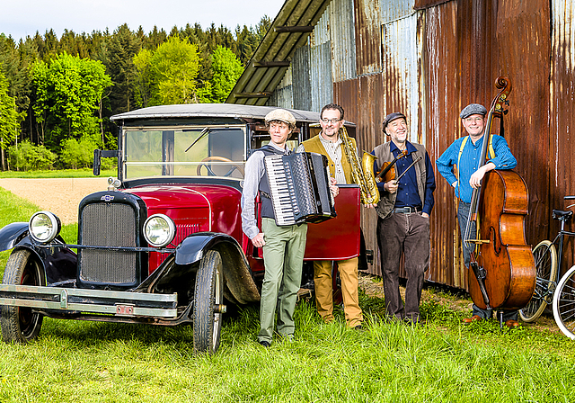 Fröhliche Gesellschaft: Niculin Christen, Sascha Schönhaus, Andreas Wäldele und David Schönhaus( v. l.).  Foto: ZVG