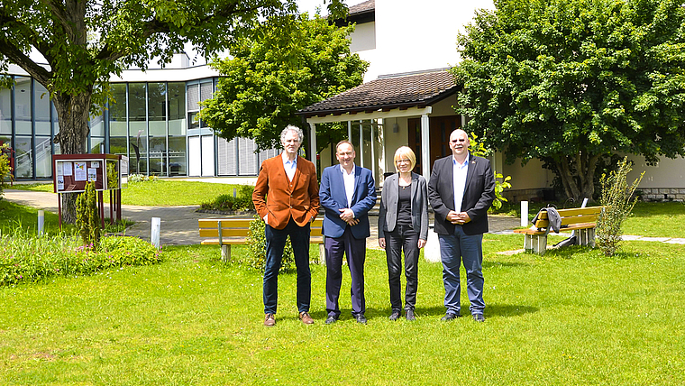 Alle Zeichen stehen auf Grün:  Adrian Diethelm, Urs David, Inga Schmidt und Rolf Blatter vom OK Sommerfest haben ein vielfältiges Festprogramm zusammengestellt.   Foto: Fabia Maieroni