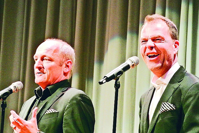 Deftiges zum Dessert: Das Comedy-Duo «Sutter und Pfändler» landeten Volltreffer nach Volltreffer.  Foto: Bea Asper