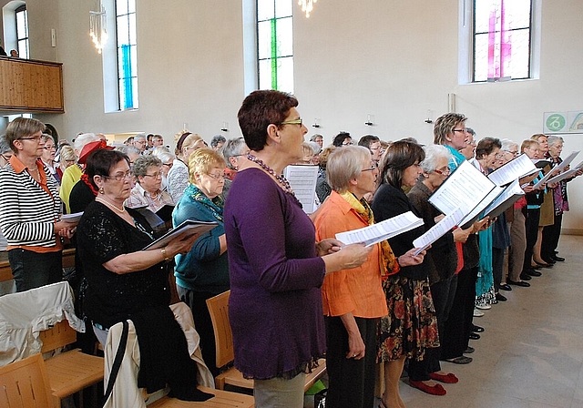 Imposant: Neun Chöre des Cäcilienverbands Schwarzbubenlands sangen gemeinsam in der Kirche Hofstetten. Foto: Thomas Brunnschweiler