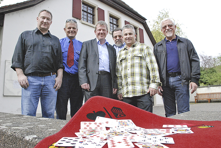 Das OK für den «Donnschtig-Jass»: (v. l.) Markus Ribi, Stefan Fiechter, Christoph John (Präsident), Jürg Seiberth, Bernhard Tschumi und Beat Marti; abwesend: Lukas Stückelberger (Vizepräsident).  Foto: Thomas Brunnschweiler