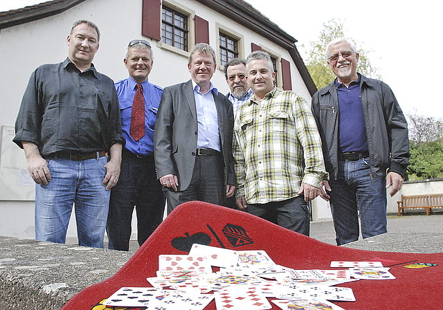 Das OK für den «Donnschtig-Jass»: (v. l.) Markus Ribi, Stefan Fiechter, Christoph John (Präsident), Jürg Seiberth, Bernhard Tschumi und Beat Marti; abwesend: Lukas Stückelberger (Vizepräsident).  Foto: Thomas Brunnschweiler