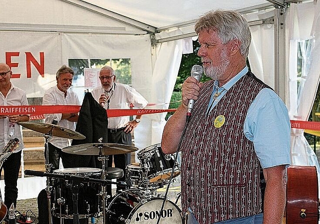 Führte durch das Programm: Martin Speiser, Präsident der Genossenschaft Dorfladen. Fotos: Franziska Fasolin
